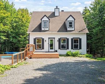 Le Chic Montagnard - Chalet With Hot Tub And Pool - Morin-Heights
