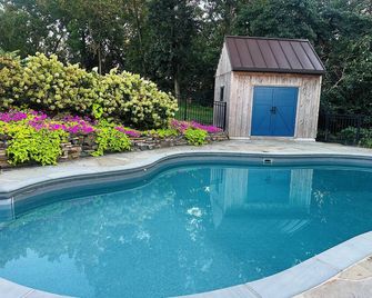 Studio style loft with a view in charming Lititz - Lititz - Zwembad