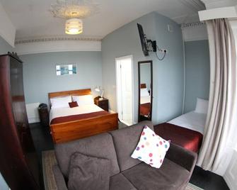 Rolling Wave Guesthouse - Bundoran - Bedroom