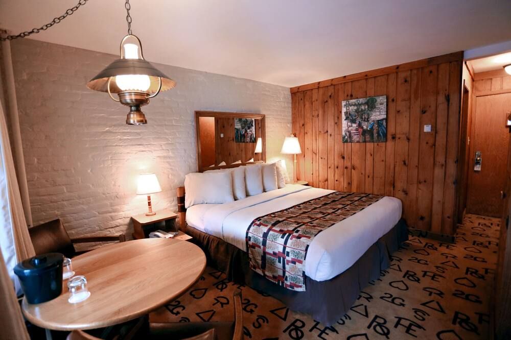 Dude Rancher Lodge - Billings - Bedroom