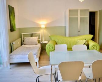 a-domo Apartments Mülheim - Apartments, Lofts & Hostel Rooms - short or longterm - single or grouptravel - Mülheim - Chambre