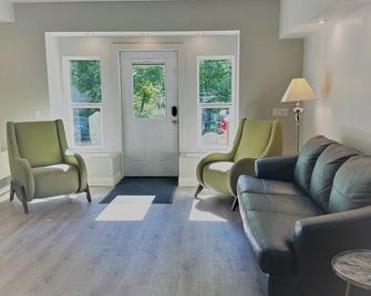 Outlaw Inn Unit 1. Modern, newly remodeled unit. Steps from Main Street! - Ouray