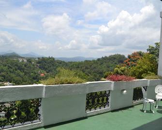 Banda Casa, Kandy - Kandy - Balcony