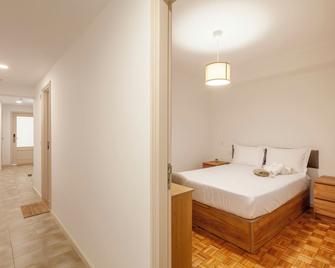 Rooms4you 3 in historic center of Braga - Braga - Bedroom