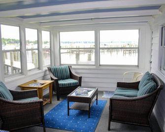 The Boat House in Macatawa - Holland - Wohnzimmer