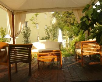 Villa Bellagio Montpellier - Montpellier - Patio