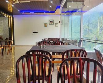 Yamunotri Heli Resort - Kharsālī - Restaurante