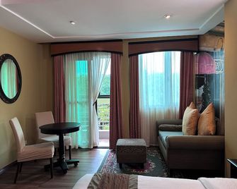 Lee Boutique Hotel Tagaytay - טאגיטאי - סלון