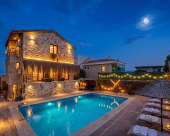 Stone House Foca Butik Otel - Yenifoça - Zwembad