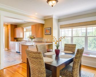 Cozy Michigan Retreat w/ Deck & Gas Grill! - Frankfort - Dining room