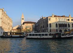 Dorso Duro Apartment - Venice - Building