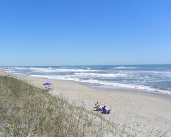 Ocean Breeze -- Two Minute Walk to the Beach, One if You Run! - Duck - Playa