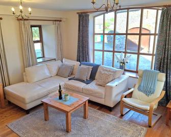 Beautiful stone cottage in a quiet country setting close to beach - Dundalk
