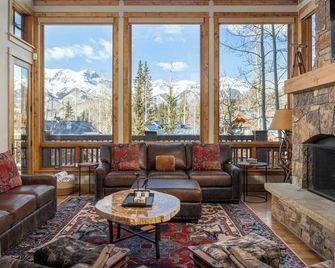 Log Cabin Home by InvitedHome | Spring Break, Skiing, Fireplace, Hot Tub - Telluride - Living room