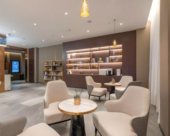 Home Inn Plus Jining North Station Jinyu Road Vocational College - Jining - Lounge