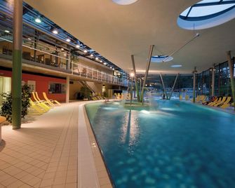 Sante Royale Hotel- & Gesundheitsresort - Bad Brambach - Басейн