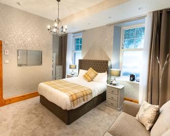 Country Property, Spectacular Seaviews & Hot Tub, 6 en-suite bedrooms Sleeps 12+ - Isle of Bute
