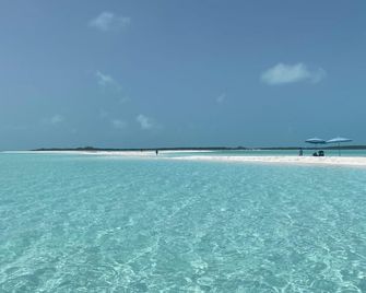 Tropic Cove Studio: 2 Bedroom unit, Wi-Fi, Air Conditioned, Centrally Located! - Deadman's Cay - Playa