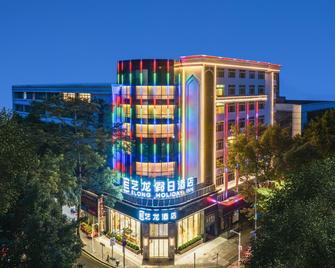 Elong Hotel (Shenzhen Zhongying Street Shatoujiao Metro Station Branch) - Shenzhen - Building
