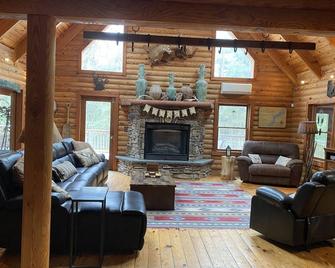 Lake Wallenpaupack Heaven's Haven hottub beach rights - Greentown - Living room
