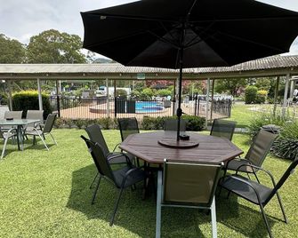 Bucketts Way Motel Gloucester - Copeland - Binnenhof