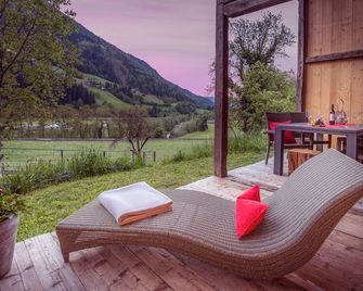 Design chalet IM STADL in Passeier - sauna, panoramic views & sustainable comfort - San Martino in Passiria - Binnenhof