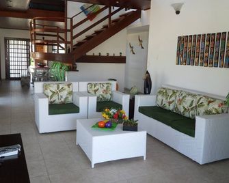 Luxurious Beach House With 6 Suites In Beira Mar Condominium, for 15 people. - Ipojuca - Pokój dzienny