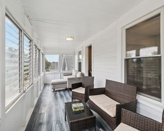 The Sunny Nook- The Sunroom Apt West Cle - Cleveland - Balcony