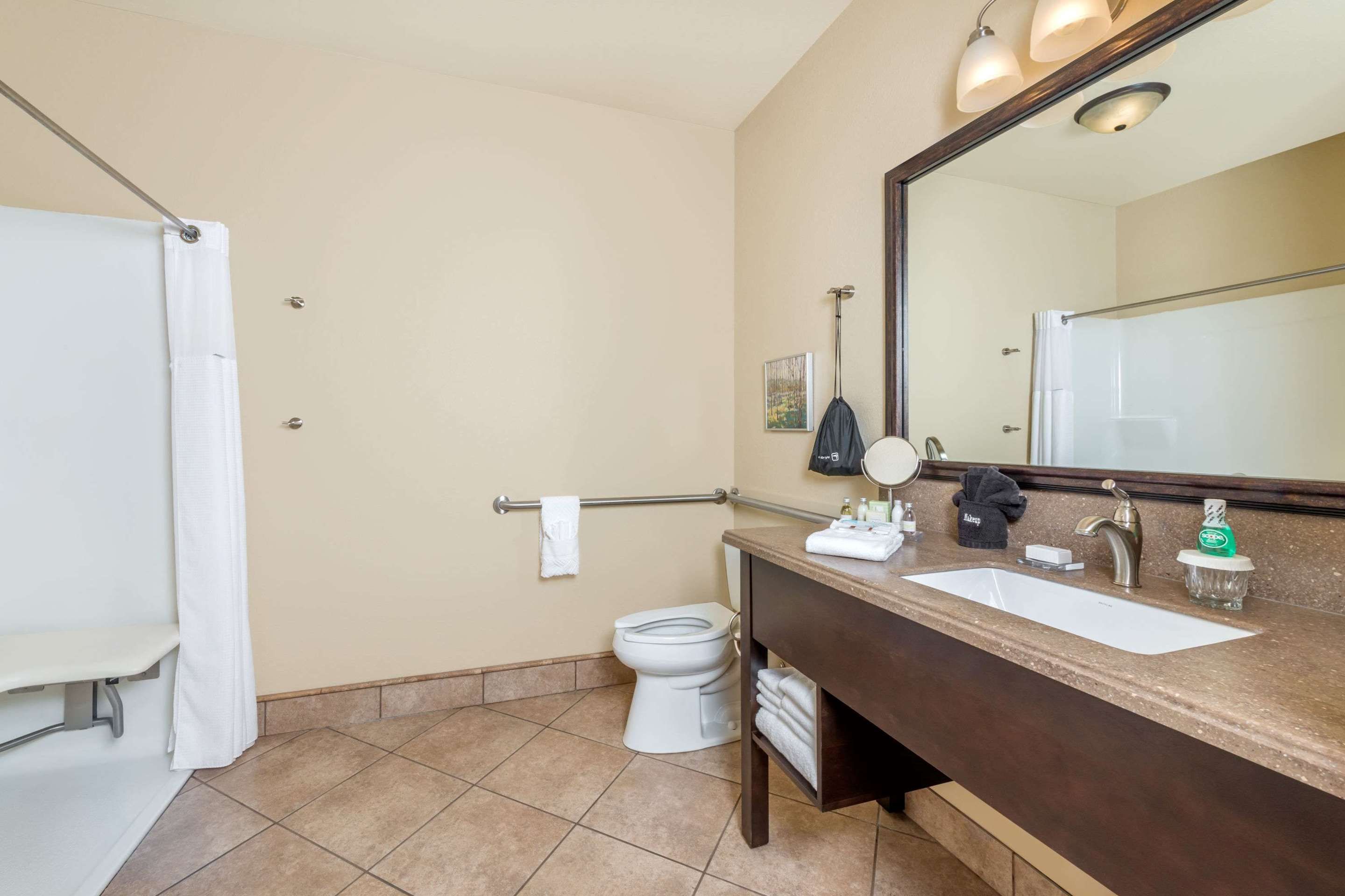 Bathroom view of Hawthorn Extended Stay by Wyndham Rome
