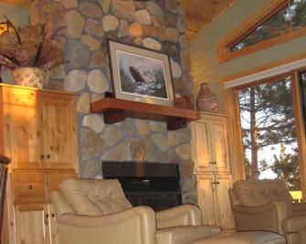 Architect Designed, Waterfront, One Bedroom Cabin Suite - Pequot Lakes - Living room