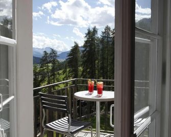 Hotel Castell - Zuoz - Balkon