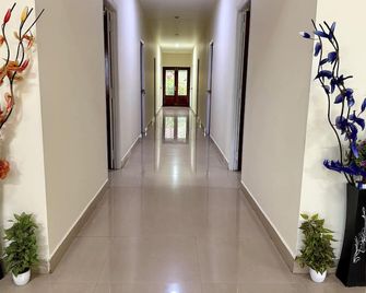 Nilgiris Inn - Kotagiri - Hallway