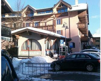 Hotel Des Alpes - Folgaria - Toà nhà