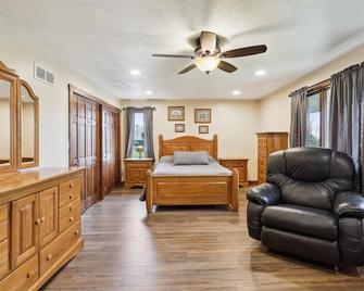 Ridgecrest | 7br, 3ba, Pool, Hot Tub, Panoramic Mountain Views! - Farmington - Habitación