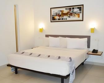 Hotel Koening - Cirebon - Habitación