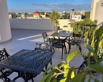 Quiet and fresh ground floor's 2 bedrooms flat - Santo Domingo - Balcony