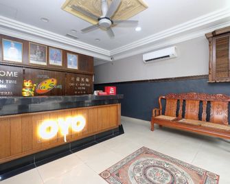 OYO 1190 Nice Stay Hotel - Raub - Front desk