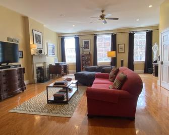 Gallery Loft Riverview Rooftop Terrace Elevator - Vicksburg - Living room