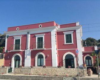 Albergo Residence Villa a Mare - Rodi Garganico - Rakennus