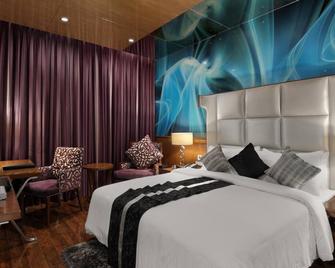 The Elanza Hotel - Bengaluru - Bedroom