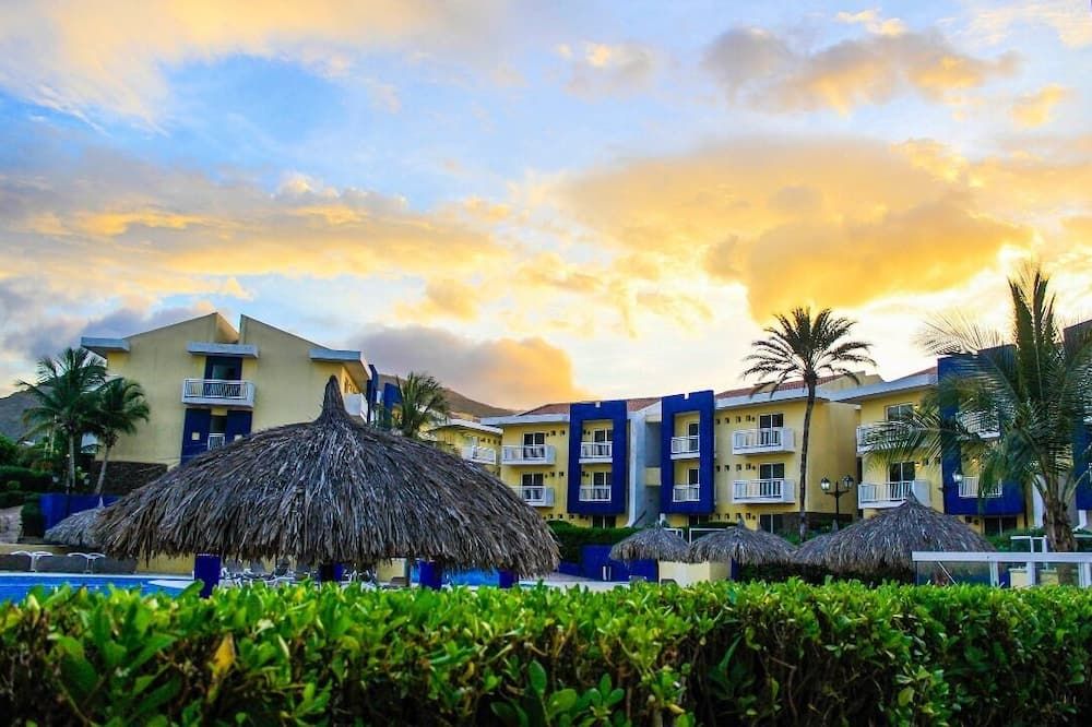 Hesperia Playa el Agua - Playa El Agua - בניין