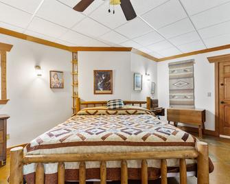 Comfy Country Condo (West) on 10 Acres between Bozeman & Big Sky - Gallatin Gateway - Habitación