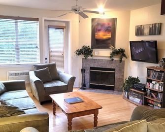 Beautiful Condo on the Columbia RiverNear Dntown Vanc & Port - Vancouver - Sala de estar