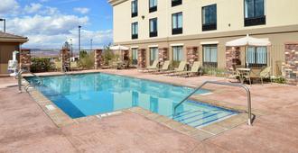Holiday Inn Express & Suites Page - Lake Powell Area - Page - Zwembad