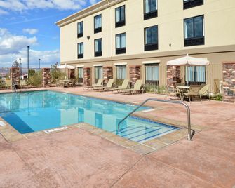 Holiday Inn Express & Suites Page - Lake Powell Area By IHG - Page - Pool
