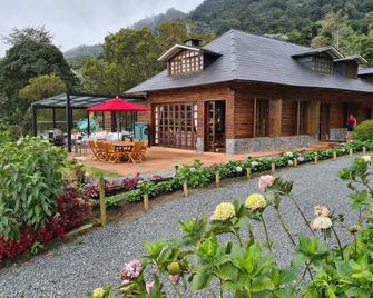 Las Mercedes Lodge is property located in the mountains sourrounding Cali. - Dagua - Edificio
