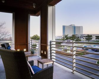 Bungalow Hotel - Long Branch - Balcony