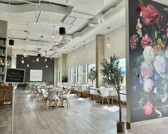 Divya Sutra Plaza and Conference Centre Calgary Airport - Calgary - Restaurant