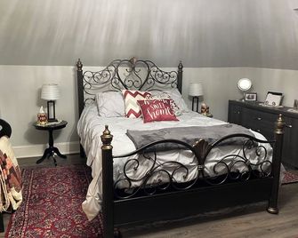 The Elinor Suite -Heritage property in Charlottetown - 1 of 3 suites 4.5 star - Charlottetown - Bedroom