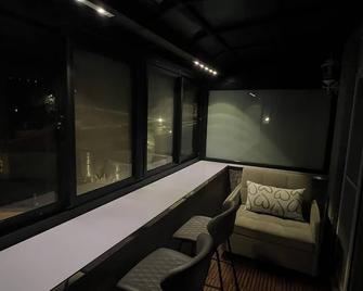 Qiaoyuan Bed and Breakfast - Ruifang District - Balcony